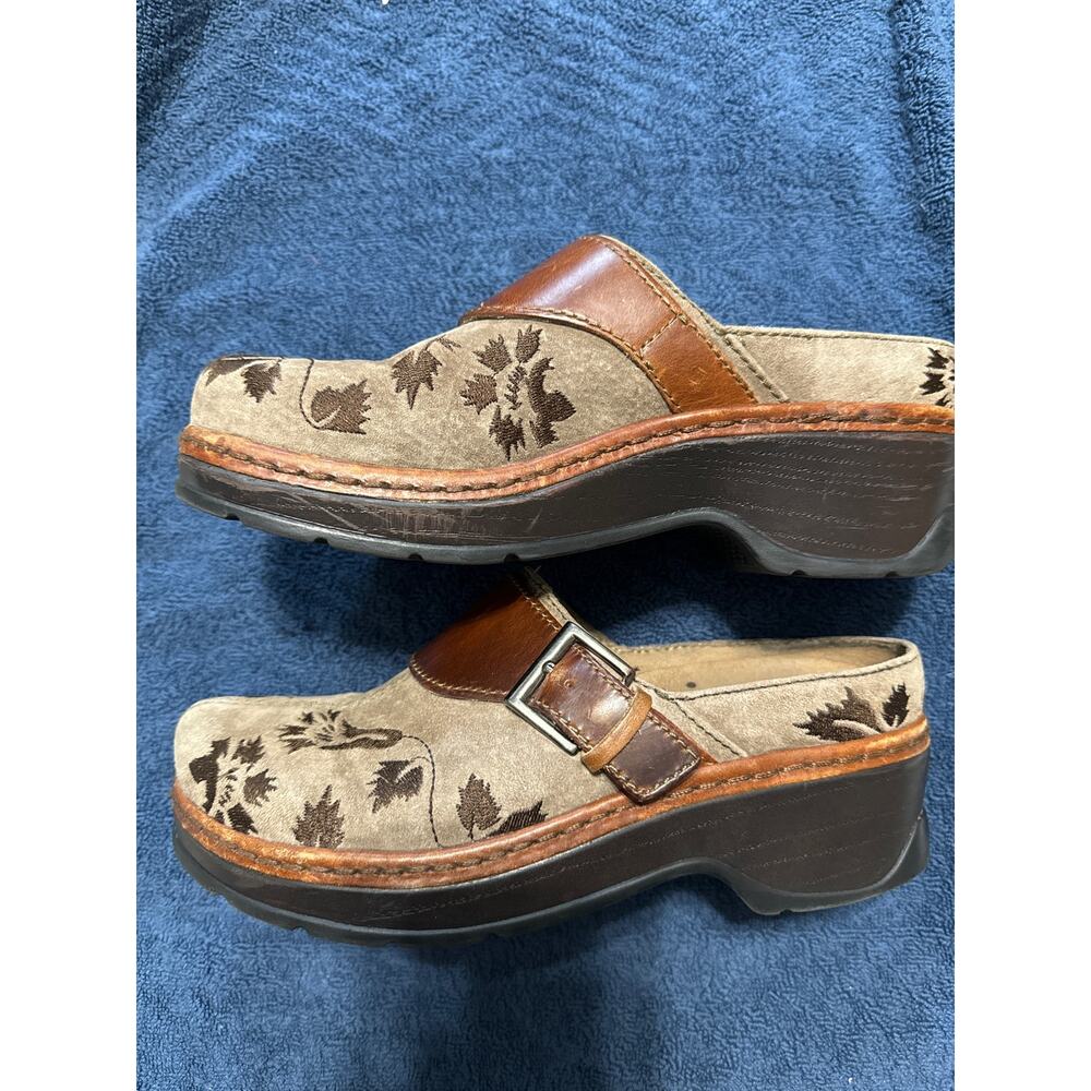 BT KLOGS Women's Austin Taupe Suede Mule Size 6.5M Leather upper EUC